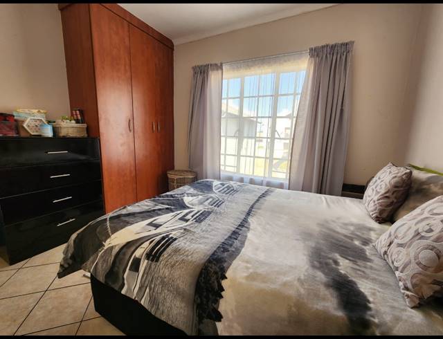 2 BEDROOM APARTMENT FOR SALE IN WATERVAL EAST